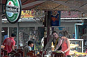 In a Bar in Vang Vieng by Asienreisender